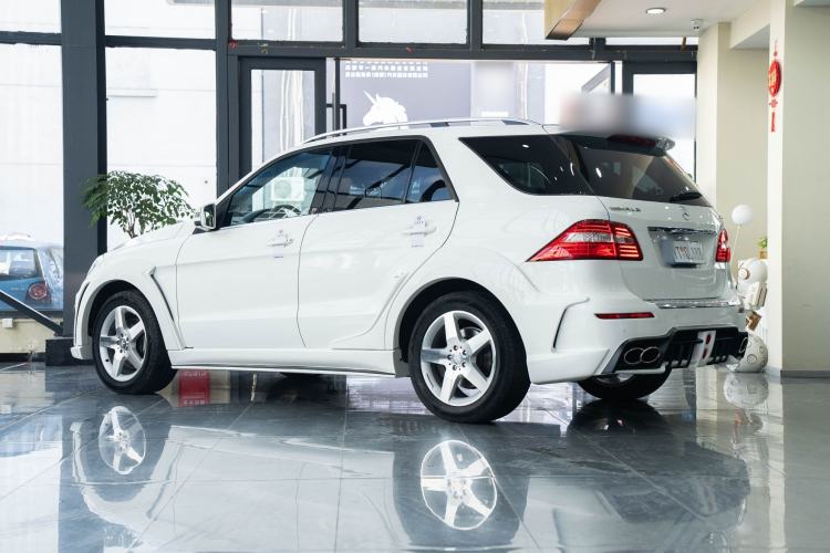 Used Mercedes-Benz M-Class 2015 ML 400 4MATIC Luxury Model Exterior 3
