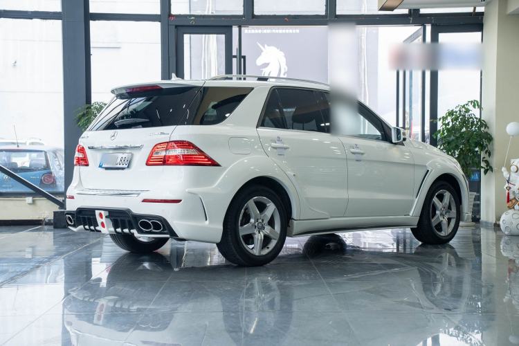 Used Mercedes-Benz M-Class 2015 ML 400 4MATIC Luxury Model Exterior 4