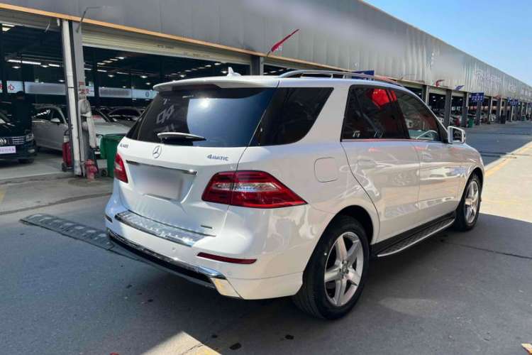 Used Mercedes-Benz M-Class 2015 ML 400 4MATIC Luxury Model Exterior 5