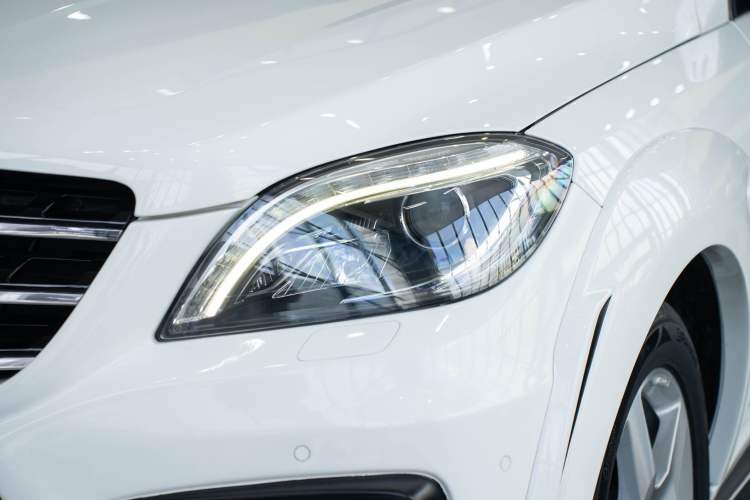 Used Mercedes-Benz M-Class 2015 ML 400 4MATIC Luxury Model Exterior 5