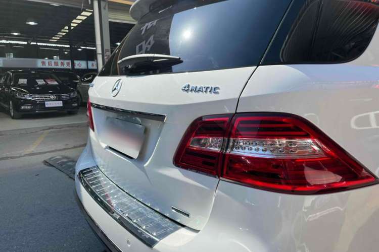 Used Mercedes-Benz M-Class 2015 ML 400 4MATIC Luxury Model Exterior 8