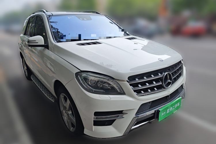 Used Mercedes-Benz M-Class 2015 ML 400 4MATIC Luxury Model Front Right 45 Deg