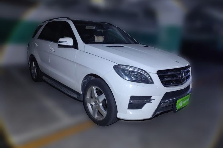 Used Mercedes-Benz M-Class 2015 ML 400 4MATIC Luxury Model Front Right 45 Deg