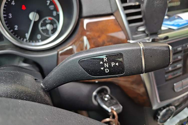 Used Mercedes-Benz M-Class 2015 ML 400 4MATIC Luxury Model Gear Lever