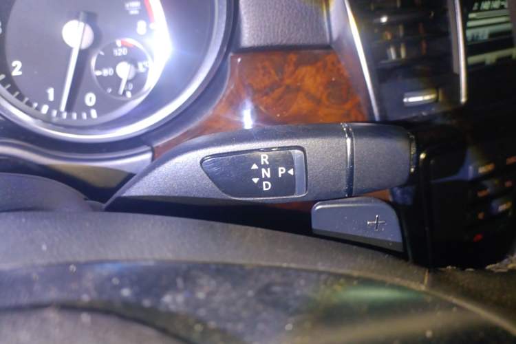 Used Mercedes-Benz M-Class 2015 ML 400 4MATIC Dynamic Model Gear Lever