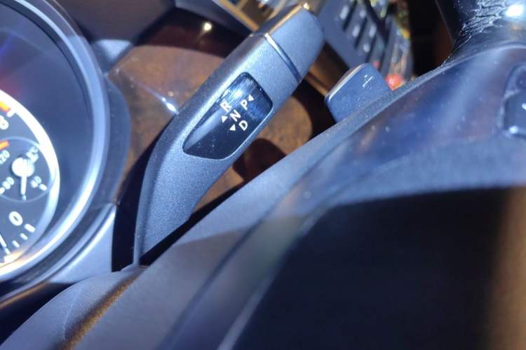 Used Mercedes-Benz M-Class 2015 ML 400 4MATIC Luxury Model Gear Lever