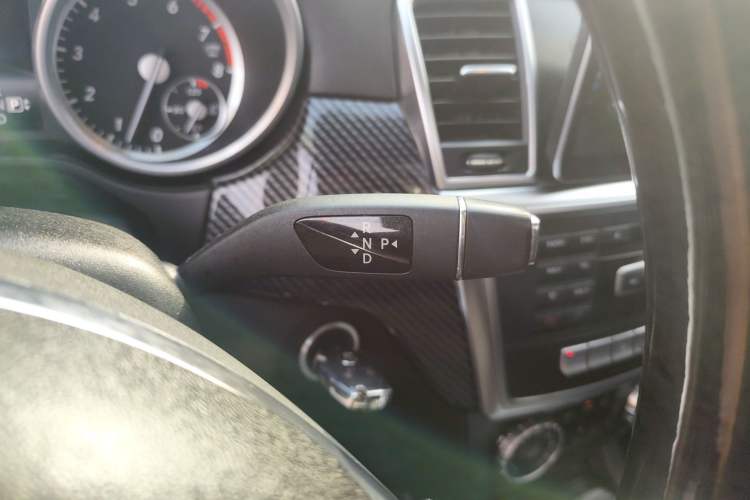 Used Mercedes-Benz M-Class 2015 ML 320 4MATIC Gear Lever