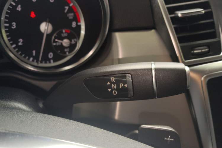 Used Mercedes-Benz M-Class 2015 ML 320 4MATIC Gear Lever