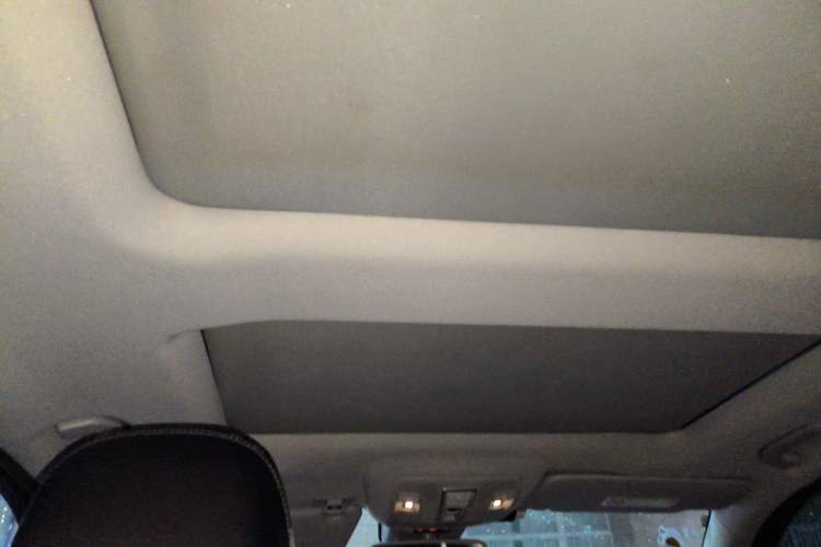 Used Mercedes-Benz M-Class 2015 ML 400 4MATIC Dynamic Model Headliner