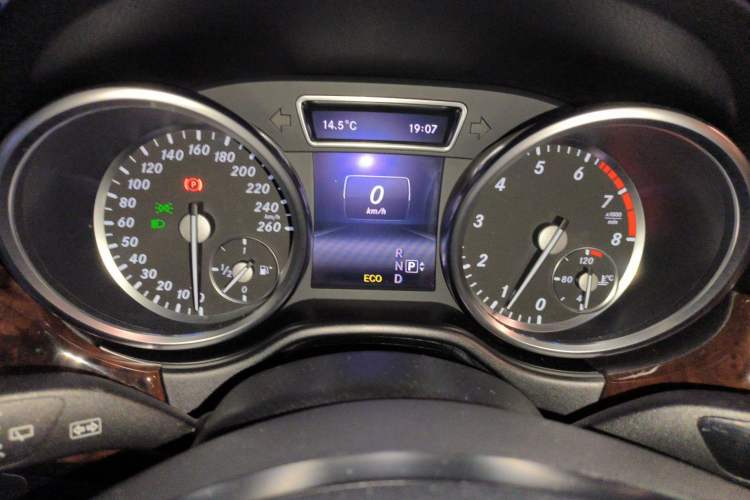 Used Mercedes-Benz M-Class 2015 ML 400 4MATIC Dynamic Model Instrument Cluster