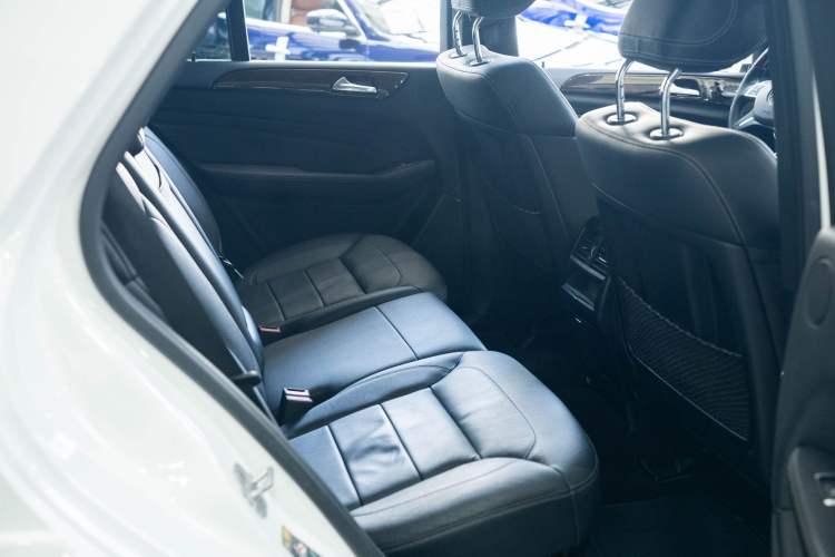 Used Mercedes-Benz M-Class 2015 ML 400 4MATIC Luxury Model Interior 11