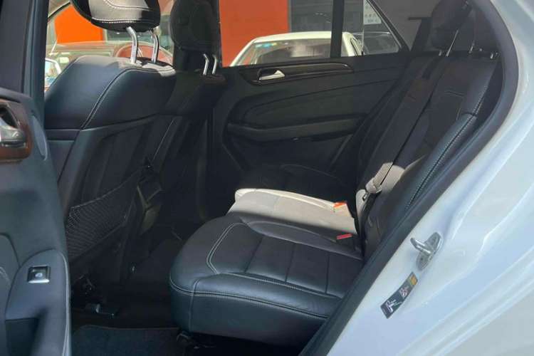 Used Mercedes-Benz M-Class 2015 ML 400 4MATIC Luxury Model Interior 2