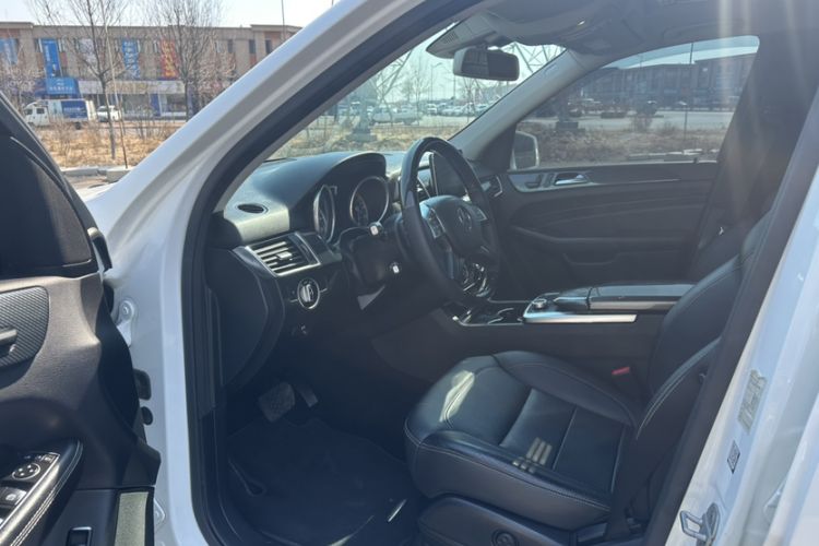 Used Mercedes-Benz M-Class 2015 ML 320 4MATIC Interior 2