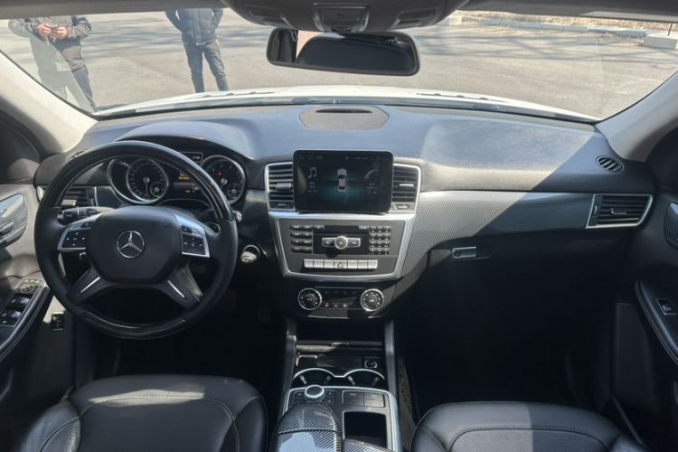 Used Mercedes-Benz M-Class 2015 ML 320 4MATIC Interior 3