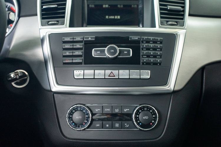 Used Mercedes-Benz M-Class 2015 ML 320 4MATIC Interior 4