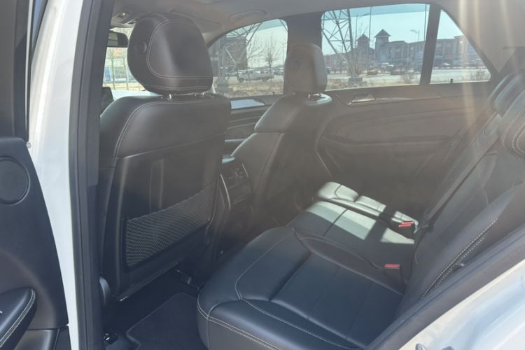 Used Mercedes-Benz M-Class 2015 ML 320 4MATIC Interior 4