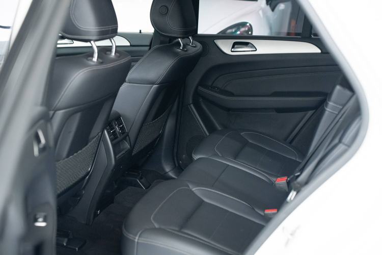 Used Mercedes-Benz M-Class 2015 ML 320 4MATIC Interior 5