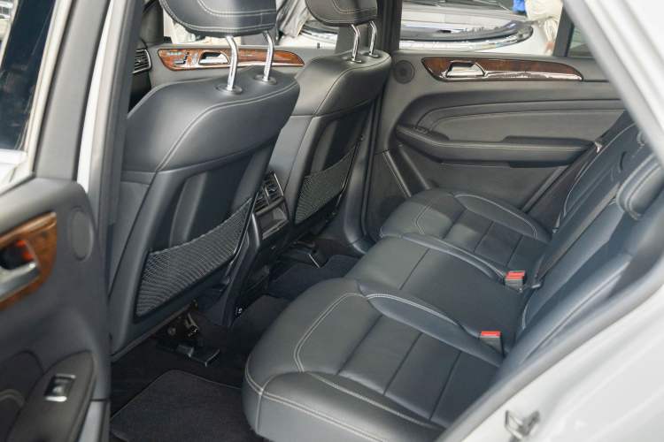 Used Mercedes-Benz M-Class 2015 ML 400 4MATIC Luxury Model Interior 7