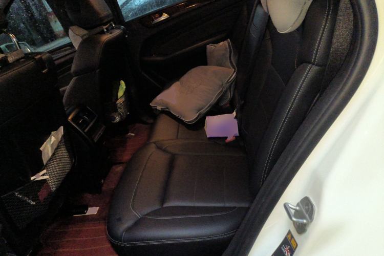 Used Mercedes-Benz M-Class 2015 ML 400 4MATIC Dynamic Model Left Rear Seat