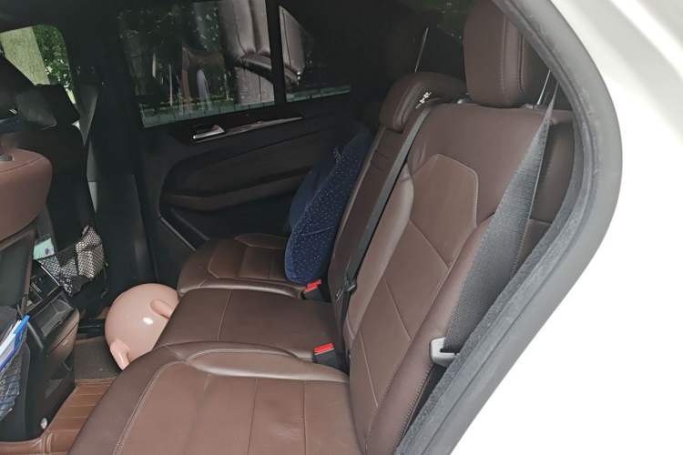 Used Mercedes-Benz M-Class 2015 ML 400 4MATIC Luxury Model Left Rear Seat