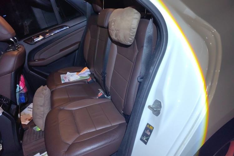 Used Mercedes-Benz M-Class 2015 ML 400 4MATIC Luxury Model Left Rear Seat