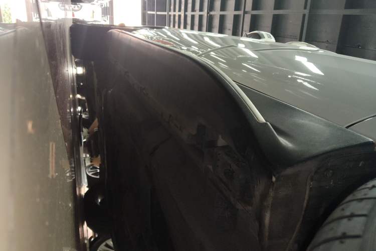 Used Mercedes-Benz M-Class 2015 ML 320 4MATIC Left Side Sill