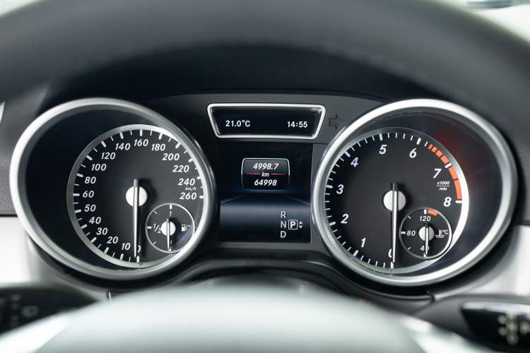 Used Mercedes-Benz M-Class 2015 ML 320 4MATIC Odometer Close Up
