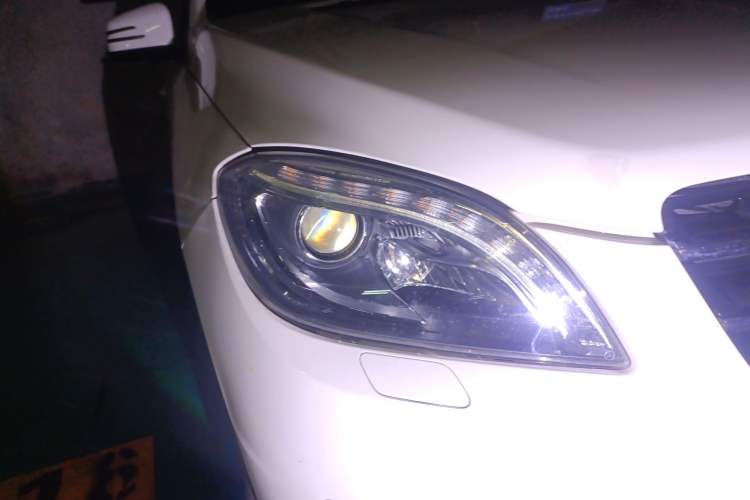 Used Mercedes-Benz M-Class 2015 ML 400 4MATIC Dynamic Model Right Front Headlight