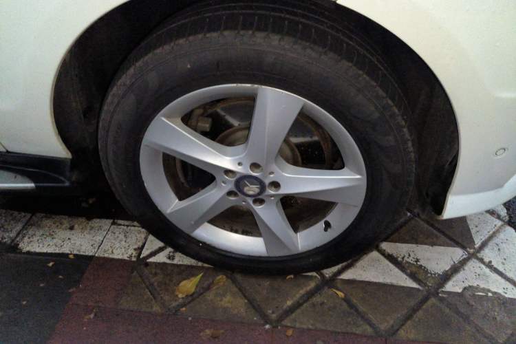 Used Mercedes-Benz M-Class 2015 ML 400 4MATIC Dynamic Model Right Front Wheel Hub