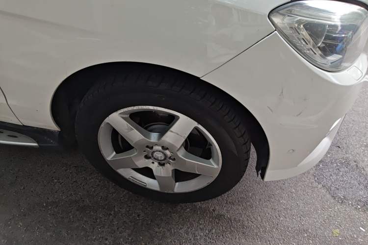 Used Mercedes-Benz M-Class 2015 ML 400 4MATIC Luxury Model Right Front Wheel Hub