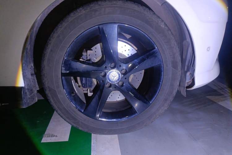 Used Mercedes-Benz M-Class 2015 ML 400 4MATIC Dynamic Model Right Front Wheel Hub