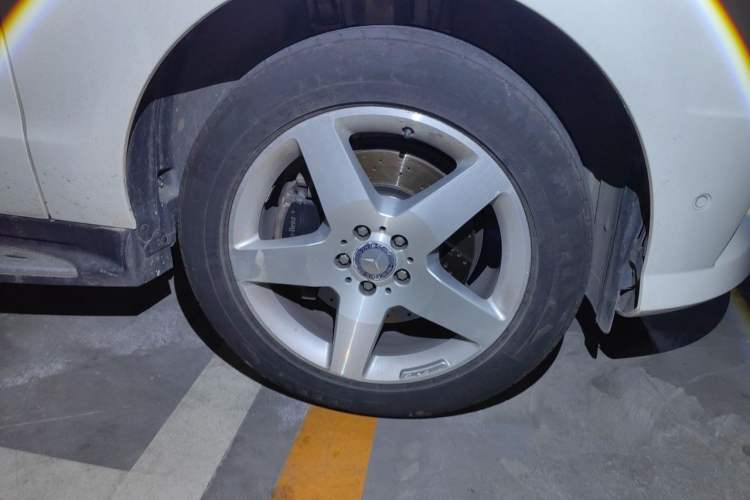 Used Mercedes-Benz M-Class 2015 ML 400 4MATIC Luxury Model Right Front Wheel Hub