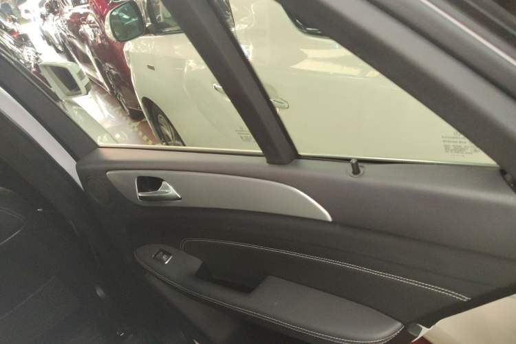 Used Mercedes-Benz M-Class 2015 ML 320 4MATIC Right Rear Door Interior
