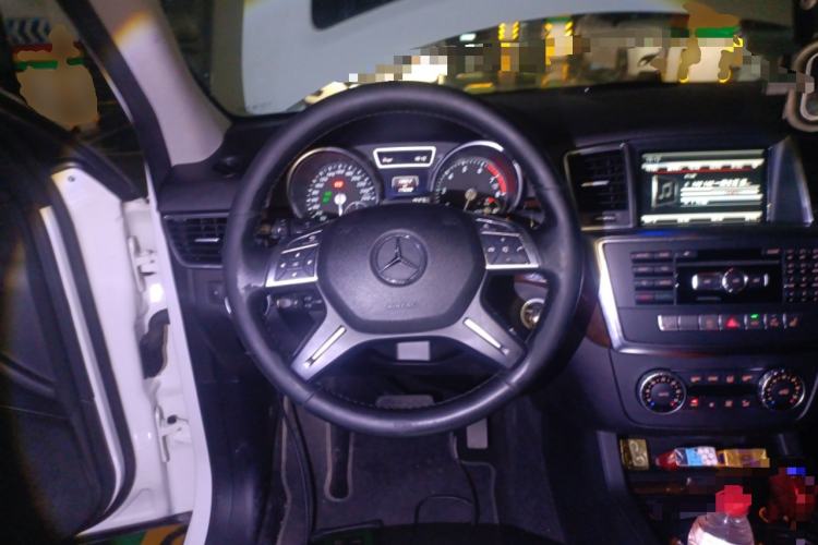Used Mercedes-Benz M-Class 2015 ML 400 4MATIC Dynamic Model Steering Wheel