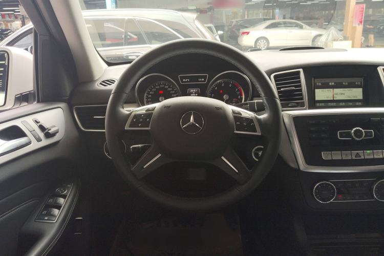 Used Mercedes-Benz M-Class 2015 ML 320 4MATIC Steering Wheel
