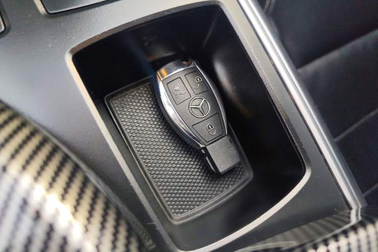 Used Mercedes-Benz M-Class 2015 ML 320 4MATIC Vehicle Key