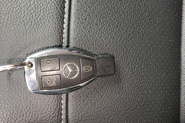 Used Mercedes-Benz M-Class 2015 ML 320 4MATIC Vehicle Key