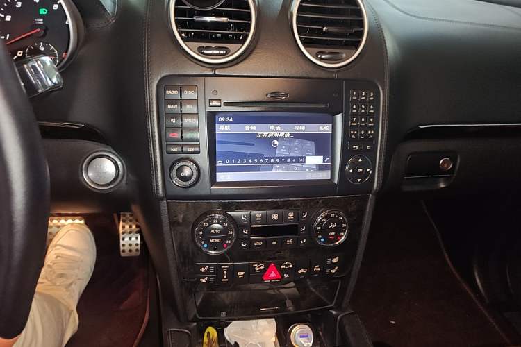 Used Mercedes-Benz M-Class AMG 2011 AMG ML 63 Audio And AC Panel