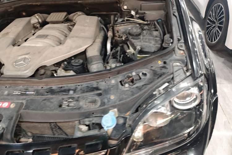 Used Mercedes-Benz M-Class AMG 2011 AMG ML 63 Engine Bay Left