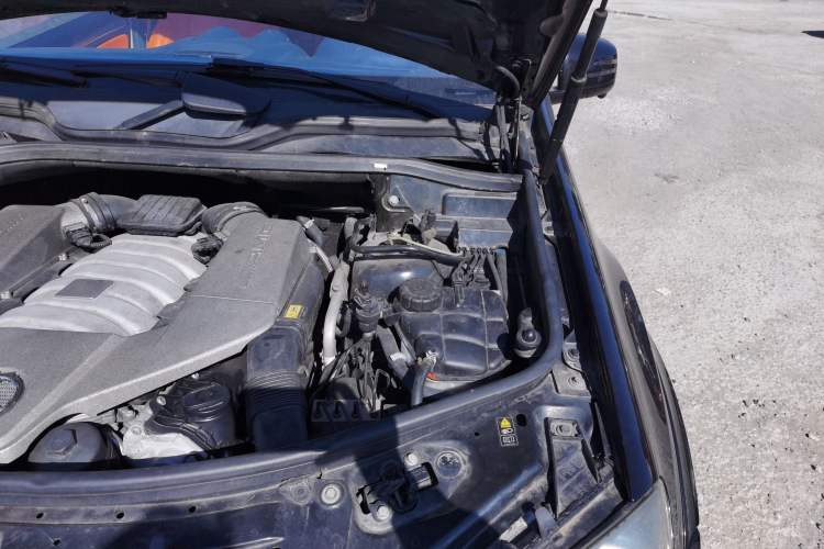 Used Mercedes-Benz M-Class AMG 2011 AMG ML 63 Engine Bay Left