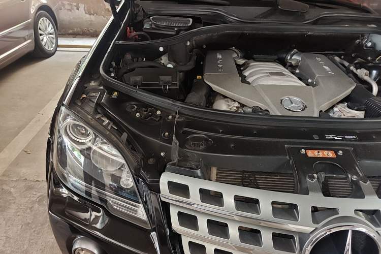Used Mercedes-Benz M-Class AMG 2011 AMG ML 63 Engine Bay Right