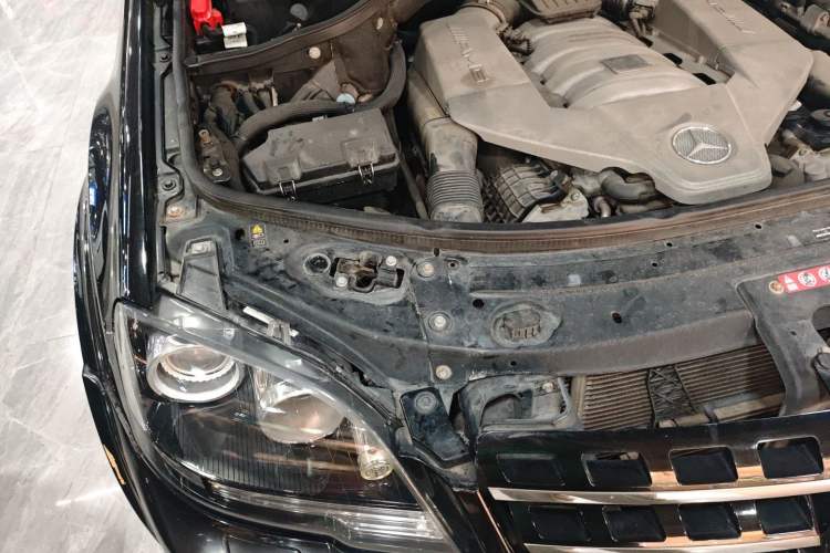 Used Mercedes-Benz M-Class AMG 2011 AMG ML 63 Engine Bay Right