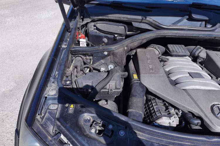 Used Mercedes-Benz M-Class AMG 2011 AMG ML 63 Engine Bay Right