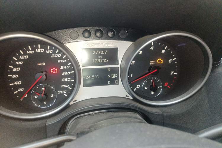 Used Mercedes-Benz M-Class AMG 2011 AMG ML 63 Odometer Close Up