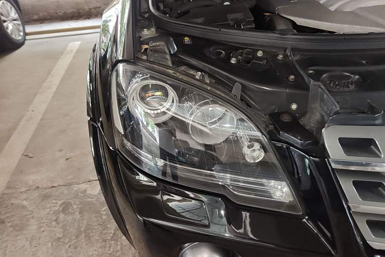 Used Mercedes-Benz M-Class AMG 2011 AMG ML 63 Right Front Headlight