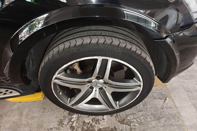 Used Mercedes-Benz M-Class AMG 2011 AMG ML 63 Right Front Wheel Hub