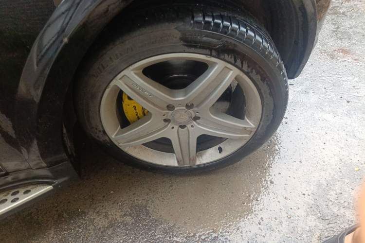 Used Mercedes-Benz M-Class AMG 2011 AMG ML 63 Right Front Wheel Hub