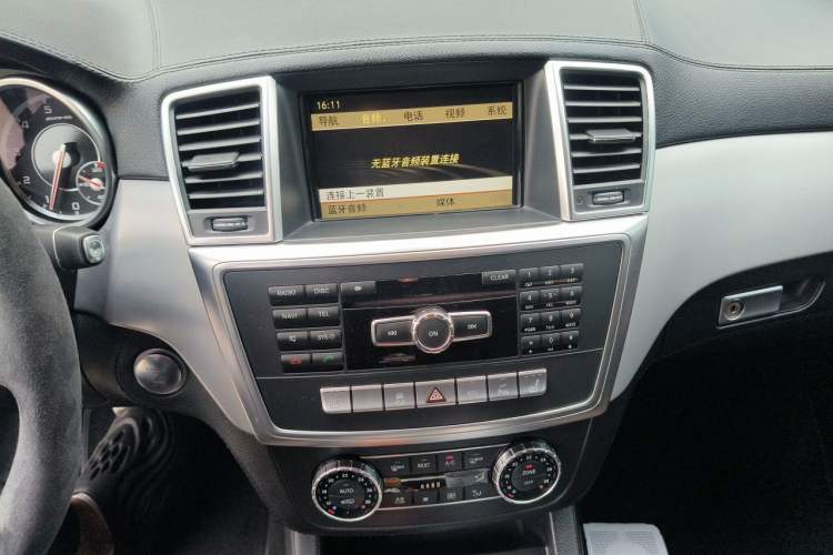 Used Mercedes-Benz M-Class AMG 2012 AMG ML 63 Audio And AC Panel