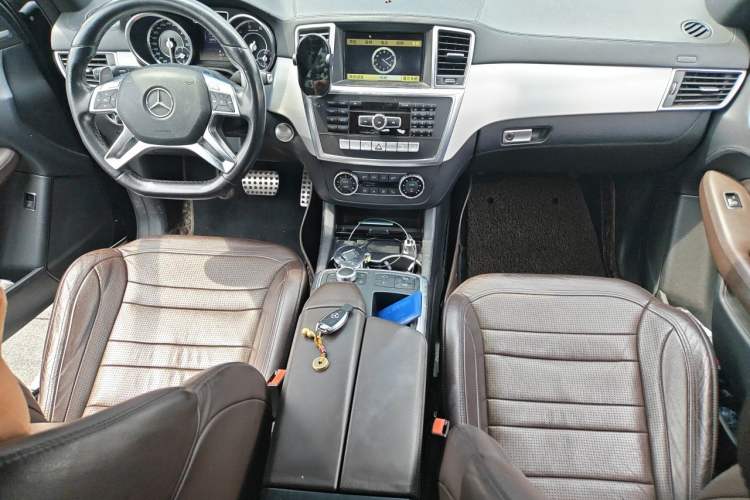 Used Mercedes-Benz M-Class AMG 2012 AMG ML 63 Center Console