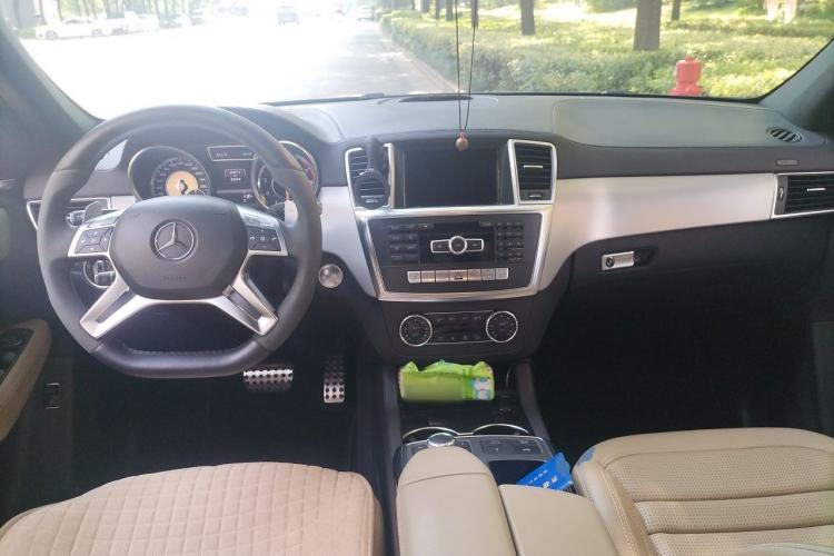 Used Mercedes-Benz M-Class AMG 2012 AMG ML 63 Center Console